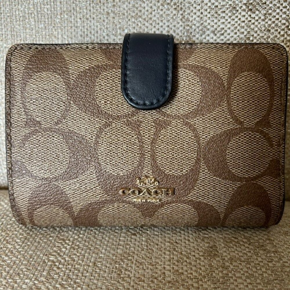 Coach Corner Zip Wallet EUC
